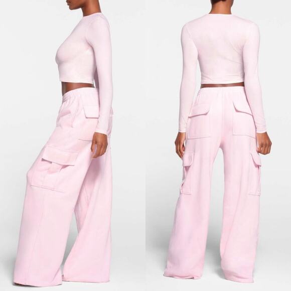 RARE NWT SKIMS COTTON FLEECE CARGO PANTS IN CHERRY BLOSSOM OVERSIZED SIZE LARGE - Picture 1 of 9